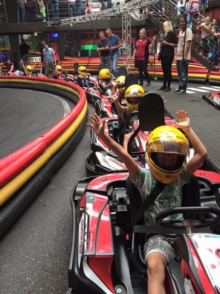 Karts in de pitstraat bij Coronel Kartracing | Coronel = FUN