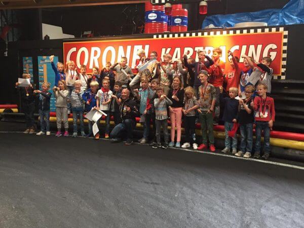Groepje kinderen Papa Kids Karten Coronel Kartracing | Coronel = FUN