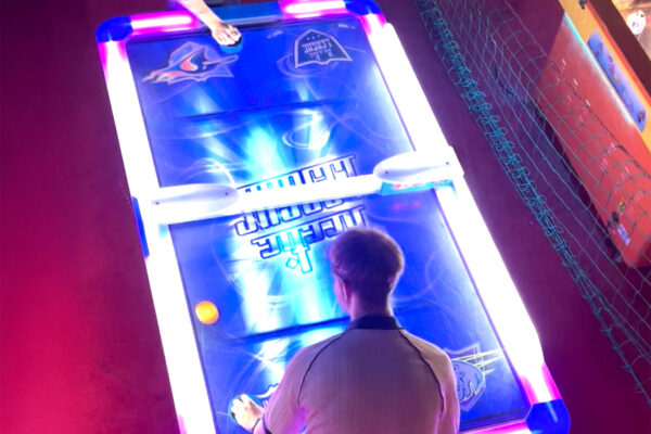 air hockey game arcade